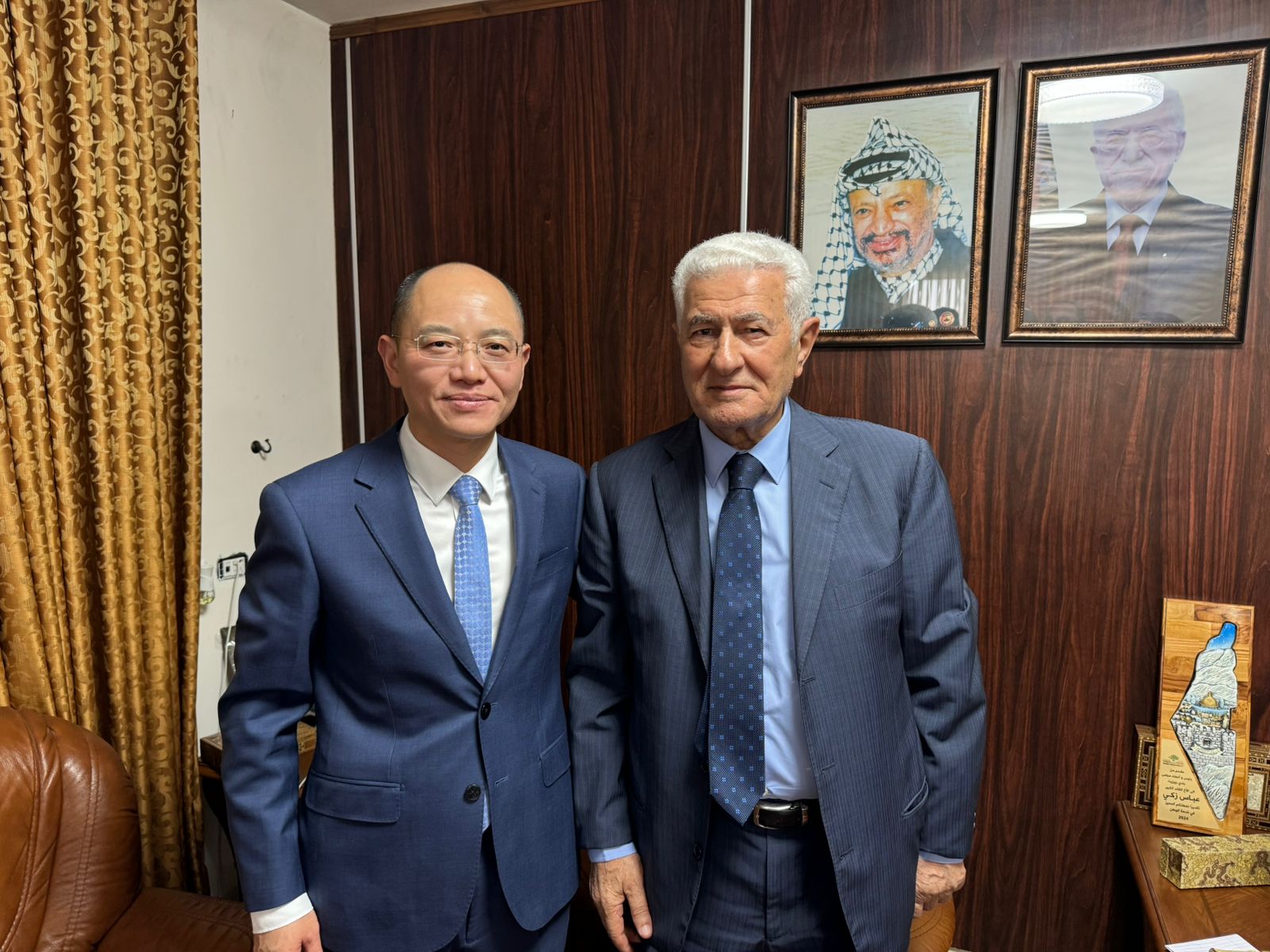 عباس زكي وسفير الصين